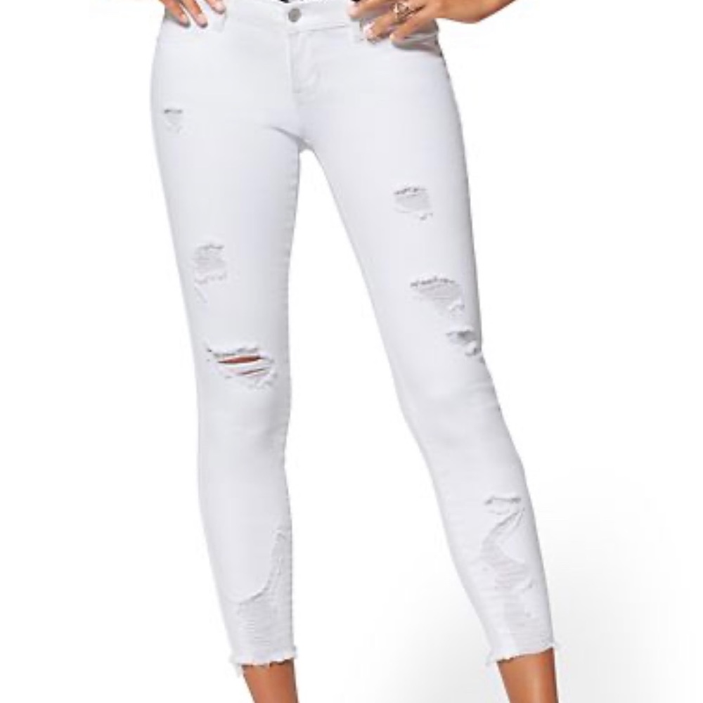 New York & Company White distressed ankle jeans
